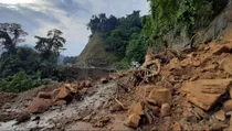 over thousand tourists stucked amid heavy rainfall in Munshithang affects Lachen and Lachung roads in sikkim