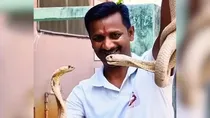 bihar samastipur snake man jai kumar sahni dies of snakebite after 25 years of rescue