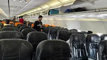 Impatient Passengers Who Stand Up Early After Flight Landing Will Be Fined In Turkiye