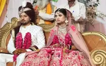 madhya pradesh shivpuri newly married bride falls from train and died grp did not heleped 