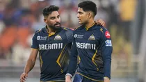 shubman gill, rohit sharma, gerald coetzee, kusal mendis, gujarat titans, mumbai indians, ipl 2025, rohit sharma catch drop, आईपीएल 2025, गेराल्ड कोएत्जे, कुसल मेंडिस,गुजरात टाइटंस, मुंबई इंडियंस, रोहित शर्मा कैच ड्रॉप, mohammed siraj, prasidh krishna