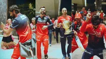 After winning the IPL, RCB team reached hotel and was given a grand welcome