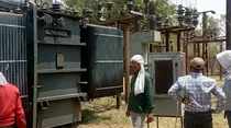 madhya pradesh electricity department gm high on beer cuts resturent electricity and threat