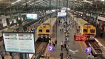 mumbai thane local train accident mumbra railway station