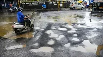 delhi PWD attempt world record 3400 potholes will be filled on roads