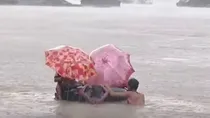 Palghar Kids Cross River on Tyres to Reach School