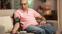 what is the correct hand position while checking blood pressure