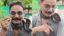 Guna Snake Viral Man