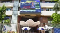 Share Market Red Zone On 31 July After Trump 25 Percent Penalty 