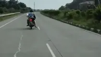 nagpur man carries wife body on bike after road accident video viral  
