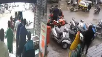 satara drunken auto driver woman constable for 200 meters video viral