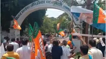 Patna Congress And BJP Worker Fight Over PM Abusive Comment 