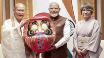 narendra modi gets daruma doll