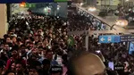 Delhi Metro station Heavy crowd due to rain after gurugram traffic jam video viral
