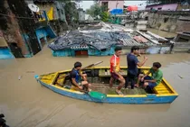 delhi flood update yamuna above danger level secretariat flooded 