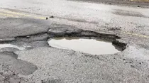 maharashtra man's scooter fell into a pothole tanker runs over him dies