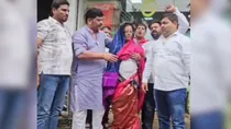 Maharashtra, BJP vs Congress, Saree, BJP workers forced congress leader, congress leader saree,