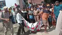 UP Bahraich  Farmer kills two children and sets house on fire family burned to death
