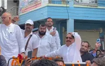 anant singh mokama vidhansabha going for nomination convoy stopped supporters gather on railway engine