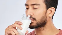 can drinking milk in adulthood strengthen bones
