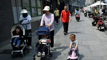 Refund Policy Demands Mother Slap Child Video 1000 Words Sorry Letter For Refund