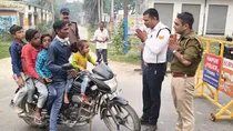 Hapur man was travelling with six children on bike shocked police issued challan of Rs 7000