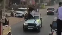 Haryana mewat Thar Stunt video many standing on its roof fell in front of truck