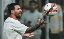 football star lionel messi goat tour in delhi amid high pollution and aqi fans urge for lungs insurance meme