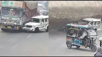 UP Rampur overloaded truck overturned on bolero accident video viral