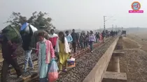 Lohardaga jharkhand Rajdhani Express passes through damaged bridge, MEMU train stopped after that