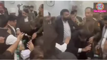 delhi police action viral video of police and lawyer