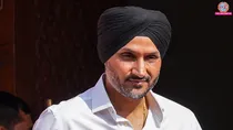 Harbhajan Singh, Tanvir Ahmed, Harbhajan Singh on Tanvir Ahmed,