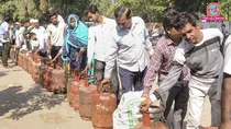 muzaffarnagar, uttar pradesh, lpg, lpg gas cylinder, gas cylinder, muzaffarnagar news, Muzaffarnagar accident, LPG cylinder refill queue, Gas agency accident, Car crashes into queue