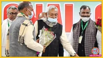 तस्वीर 27 दिसंबर की है. RCP सिंह को अध्यक्ष चुने जाने के कार्यक्रम में नीतीश कुमार. (फोटो- PTI)