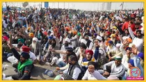 किसानों के प्रदर्शन के बीच उनकी इनकम किनती है ये भी जान लीजिए. (किसानों के प्रदर्शन की फाइल फोटो-PTI)