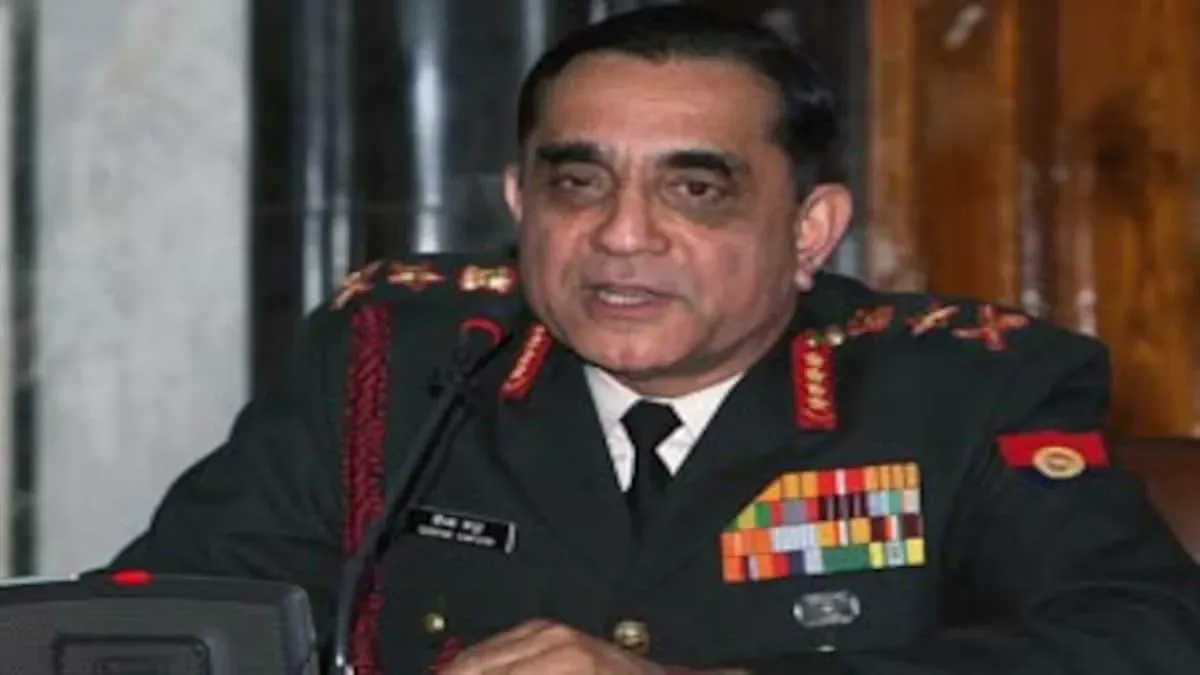 पाक के खिलाफ खुले हैं सारे विकल्‍प: सेना प्रमुख - all options open against  pakistan army chief - AajTak