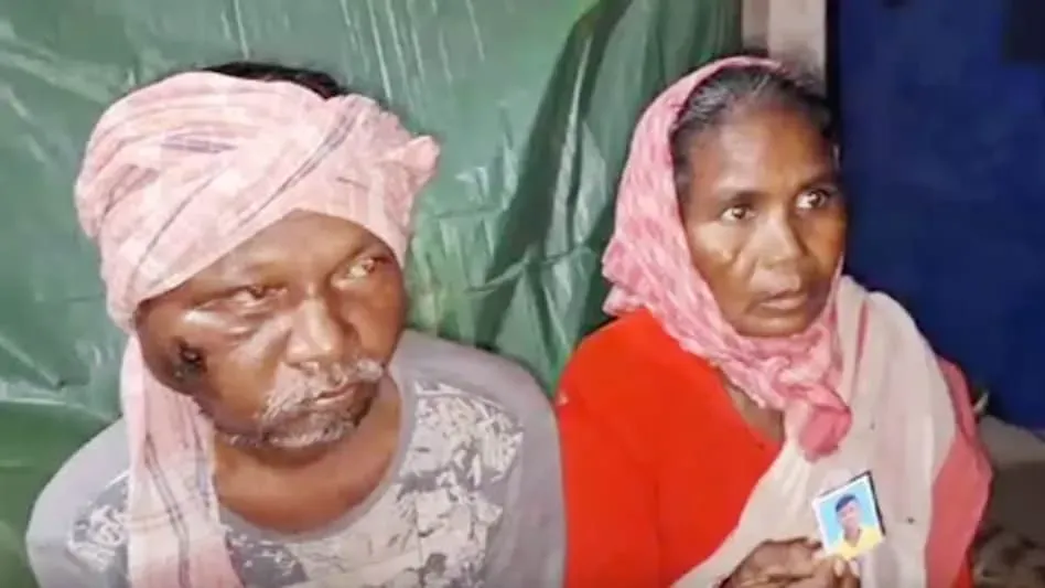 बेटे के सिल्क्यारा टनल से बाहर आने पर माता-पिता हुए खुश 