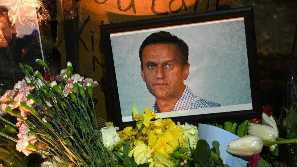 Russian opposition leader Alexei Navalny buried in Moscow, mourners shout  anti-Putin slogans - India Today