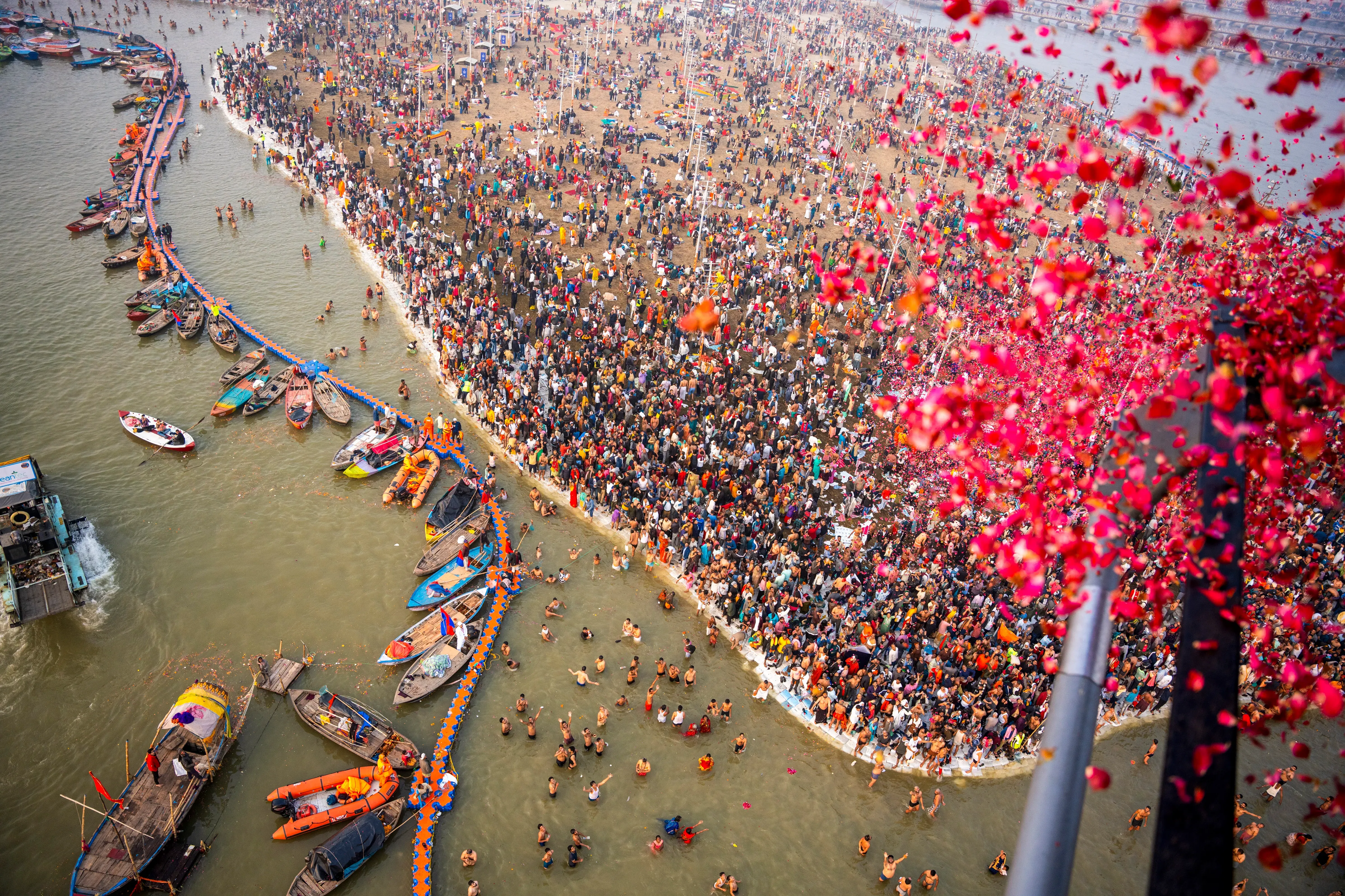 flower from helicopter in kumbh