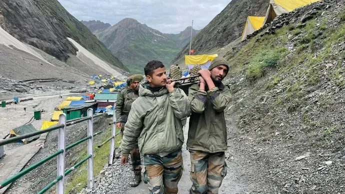 Amarnath tragedy: Efforts to find 40 pilgrims continue overnight, Yatra  remains suspended - India Today