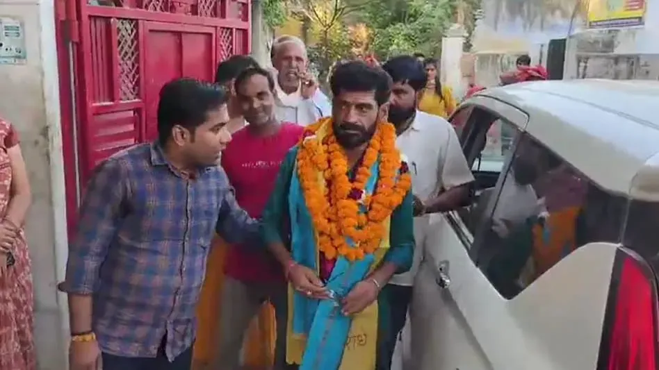 vegetable seller won 11 crore lottery