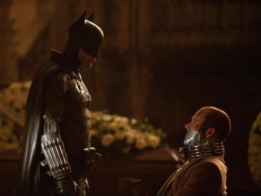 जबकि ‘दी बैटमैन’ को लेकर जो दो पोल्स, दो ध्रुव बने हैं, उनमें से एक है जिन्हें मूवी बेइंतिहा पसंद आएगी, और दूसरे हैं जो मूवी देखने जाएँगे ही नहीं. कितना ही कनविंस कर लो.'