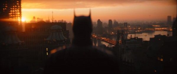 डार्क डार्कर डारकेस्ट टाइप स्क्रिप्ट्स में ब्राइटनेस तो पहले ही कम रहती है. फिर ऐसा सुपरहीरो,