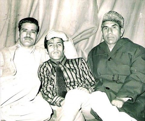 आतंकी हाशिम कुरैशी (बीच में) के साथ मकबूल भट(बाएं)