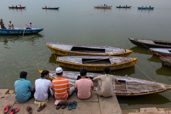 BENARAS PEOPLE SITTING ON GHAT