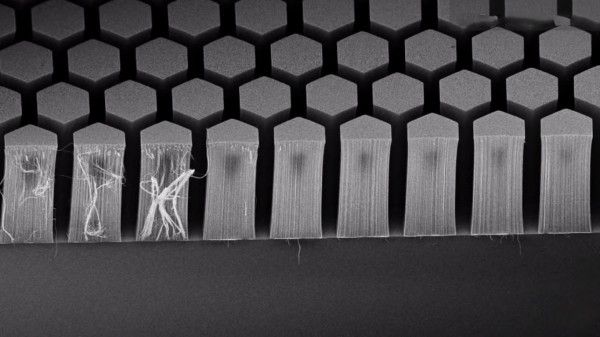 The cavity between 2 nanotubes that makes the light rays bounce
