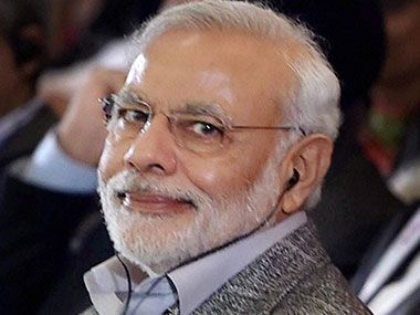 अपने सहयोगियों को चिढ़ाते हुए प्रधानमंत्री (Source- firstpost)