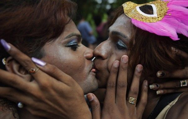 Participants kiss during a Queer Azaadi (freedom), an event promoting gay, lesbian, bisexual and transgender rights in New Delhi July 2, 2011. The event was organised to celebrate the second anniversary of the verdict which decriminalised homosexuality in India, a media release said. REUTERS/Adnan Abidi (INDIA - Tags: SOCIETY) - RTR2ODO7