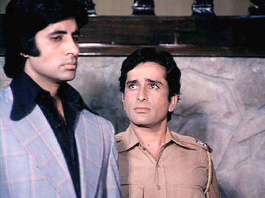 shashi kapoor and amitabh in deewar