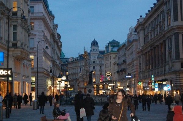 बाजार और सड़क मगर गाडियां नहीं